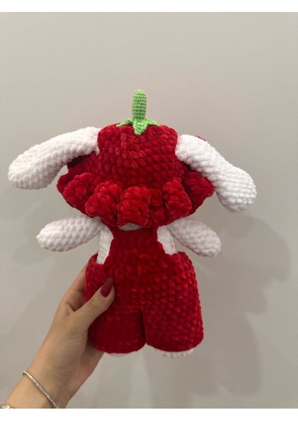 El Yapımı Çilek Detaylı Tavşan – Amigurumi Oyuncak 1 Adet fiyatları