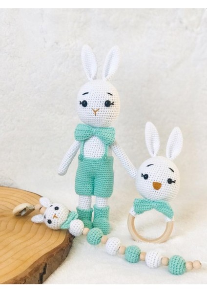 Amigurumi Su Yeşili Tulumlu Tavşan Uyku Atkadaşı Emzik Zinciri Çıngırak Üçlü Set 1 Adet