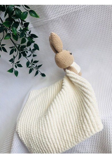 Elite Amigurumi Uyku Arkadaşı El Emeği Krem Battaniyeli Kahverengi Uyuyan Tavşan 1 Adet fırsatları