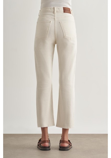 Kesik Paça Mom Fit Ekru Denim Pantolon