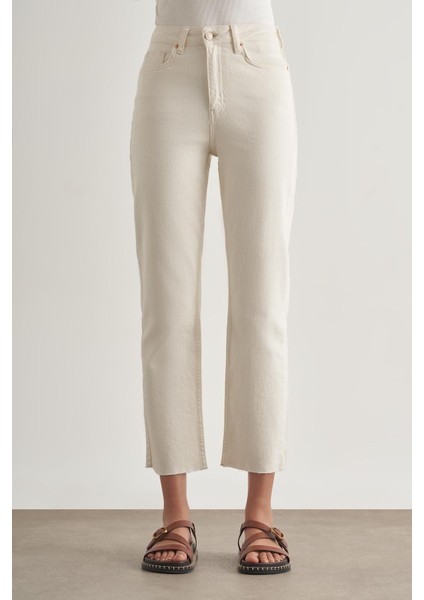 Kesik Paça Mom Fit Ekru Denim Pantolon