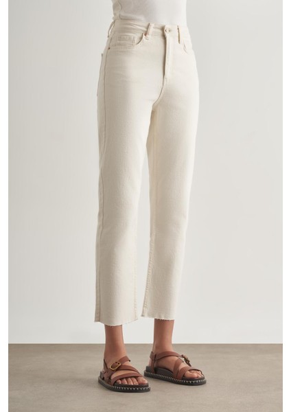 Kesik Paça Mom Fit Ekru Denim Pantolon fiyatları
