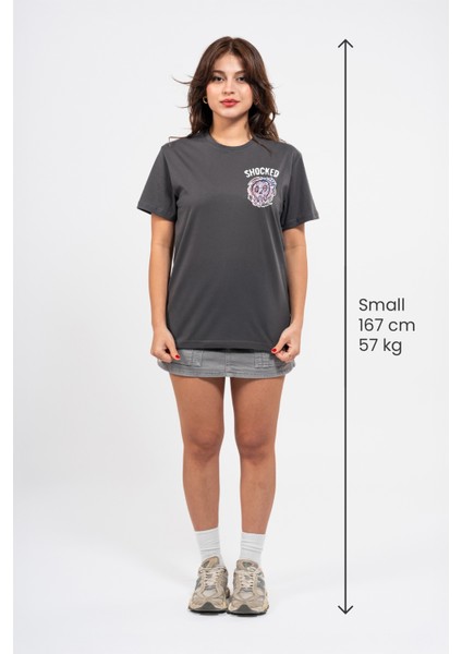 Regular Göğüste Shocked Baskılı Tshirt modelleri