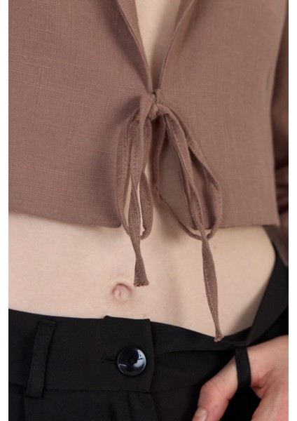Kahverengi Keten Görünümlü %100 Pamuk Bağlama Detaylı Crop Blazer Ceket 7070 fırsatları