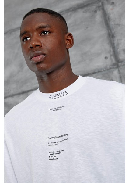 Beyaz Yakada Rakam Baskılı Oversize Tshirt fiyatları
