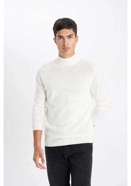 Slim Fit Yarım Balıkçı Yaka Basic Örme Kazak Ecru fırsatları