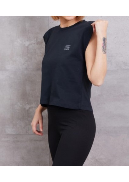 Siyah Vatkalı Kolsuz T-Shirt fırsatları
