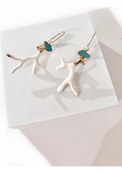 Mercan Figürlü Sallantılı Küpe