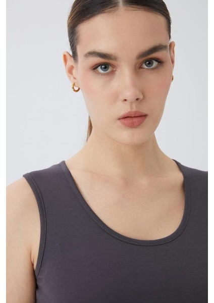 Kolsuz U Yaka Pamuklu Kadın Body T-Shirt 2049- Likralı Vücuda Oturan Body modelleri