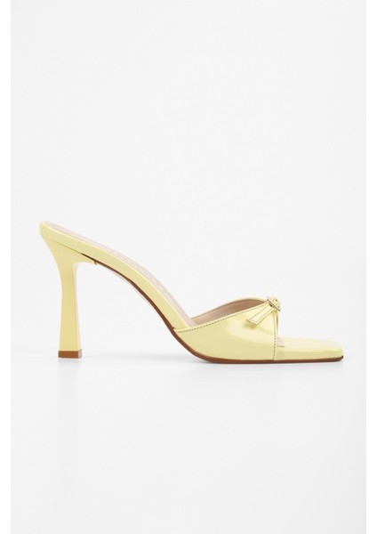 Kadın Vionne Sarı Rugan Kemerli Topuklu Terlik fiyatları