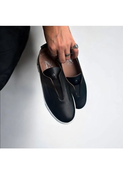 Siyah Deri Lastik Detaylı Günlük Rahat Sneaker