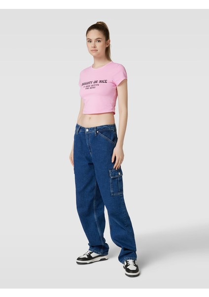 Pembe Bisiklet Yaka Naughty Or Nıce Baskılı Crop T-Shirt fiyatları