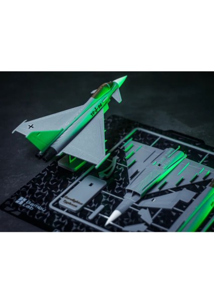 Eurofighter Typhoon Uçak Kiti Standlı