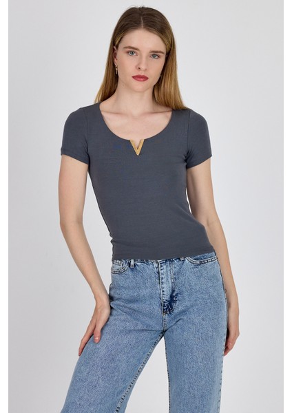 Antrasit Gold Aksesuar Detaylı Viskoz/yumuşak Kumaş Tişört 1460 fiyatları