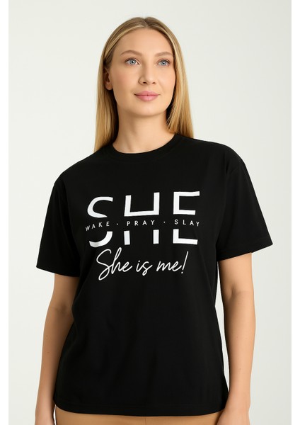 Siyah She Yazılı T-Shirt