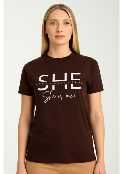 Kahverengi She Yazılı T-Shirt