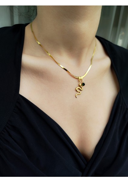 Gold Renkli Yılan Figürlü Yeşil Taş Uçlu Kadın Çelik Kolye – Modern ve Zarif Tasarım fırsatları