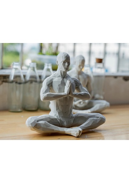 Meditasyon Yapan Pixel Adam Figürü