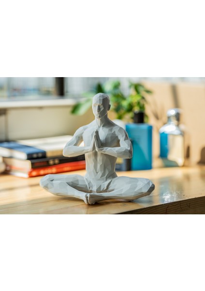 Meditasyon Yapan Pixel Adam Figürü
