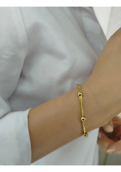 Gold Renkli Üçlü Zincir ve Yuvarlak Detayları Olan Paslanmaz Çelik Kadın Bileklik