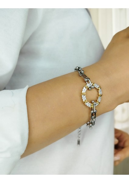 Gümüş Renkli Parlak Zirkon Taşlı Geometrik Halkalı Şık ve Zarif Çelik Kadın Bileklik