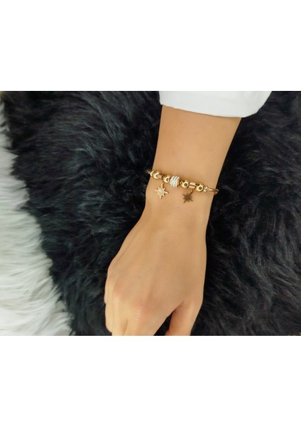 Rose Gold Renkli Yıldız Charm Detaylı Ortası Parlak Taşlı Şık Zarif Kadın Çelik Bileklik modelleri