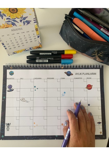 Uzay Aylık Planlayıcı A4 Boyut 60 Sayfa Defter Planlayıcı Spiralli
