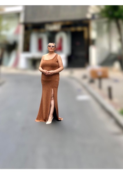 Sim Görünümlü Tek Omuz Önden Yırtmaçlı Abiye modelleri