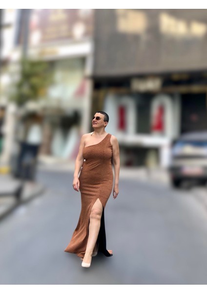 Sim Görünümlü Tek Omuz Önden Yırtmaçlı Abiye indirimleri