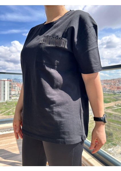 Kadın Siyah Zincir Detaylı T-Shirt