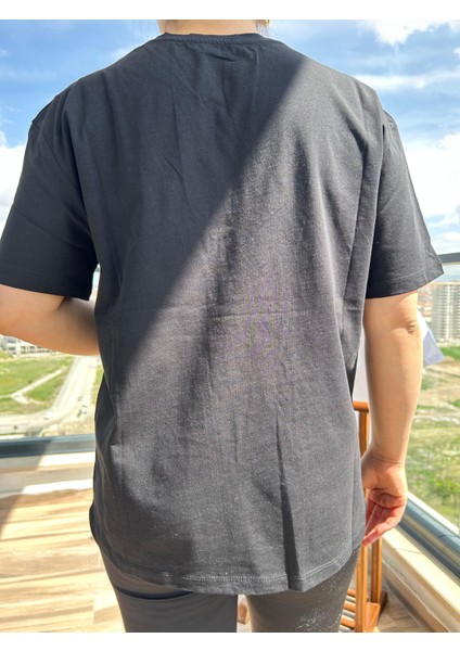 Kadın Siyah Zincir Detaylı T-Shirt modelleri