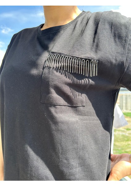 Kadın Siyah Zincir Detaylı T-Shirt fırsatları