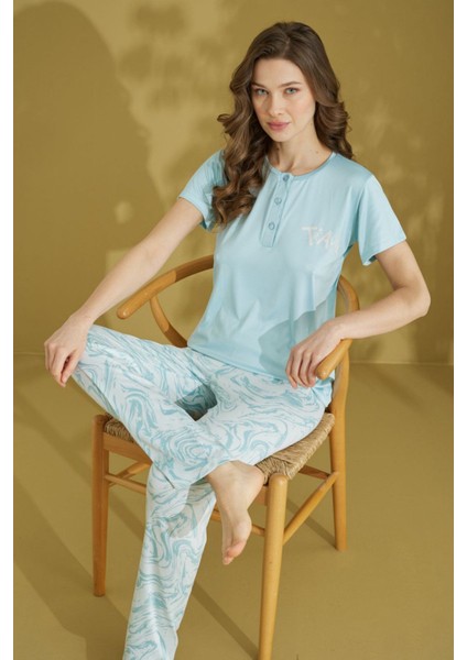 Desenli Yakası Düğmeli Pijama Takımı
