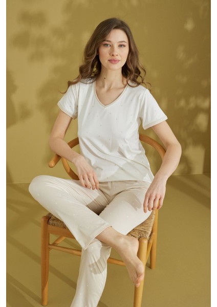 Puantiye Desenli V Yaka Pijama Takımı