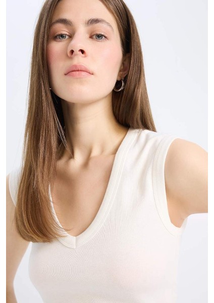 Yeni Sezon Slim Fit Dar Kesim V Yaka Ribana Atlet fırsatları