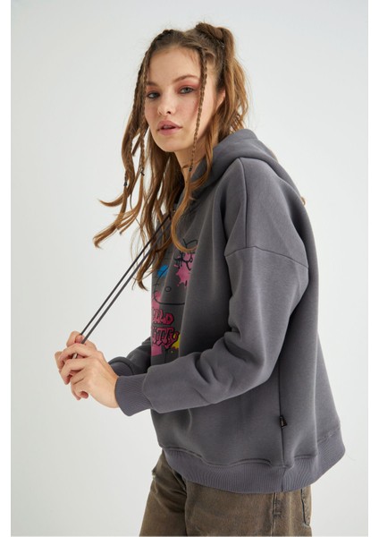 Lisanslı Baskılı Kapüşonlu Sweatshirt