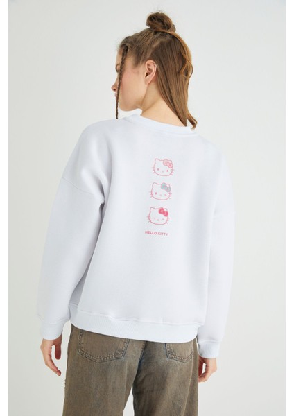 Lisanslı Baskılı Kalın Oversize Beyaz Sweatshirt fiyatları