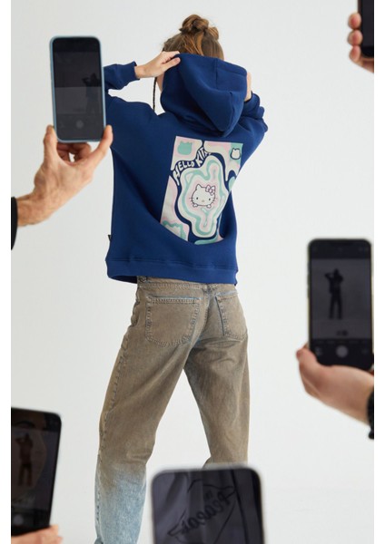 Lisanslı Kapüşonlu Kalın Sweatshirt