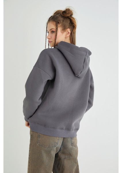 Lisanslı Baskılı Kapüşonlu Kalın Fit Sweatshirt