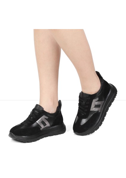 Kadın Siyah Bağcıklı Kalın Tabanlı Süet Deri Sneaker