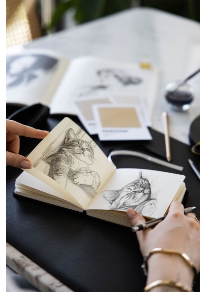 12x12 Cm Sert Kapak 80 Yaprak 140 Gr. Eskiz Defteri - Sketch Book - Siyah