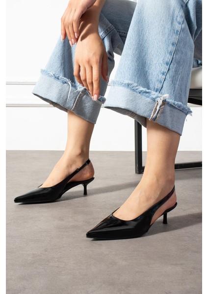 Lovriana Kadın Topuklu Ayakkabı Arkadan Bantlı Lastikli Stiletto Siyah Rugan fiyatları