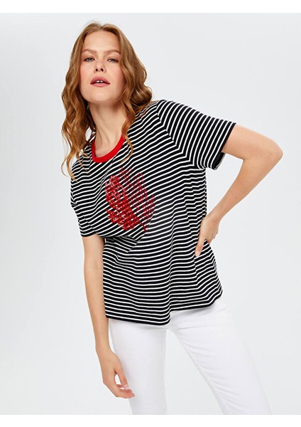 Resort Boncuk Nakış Detaylı Kontrast Ribanalı Çizgili T-Shirt S25TSH114 modelleri