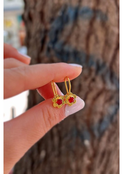 Gümüş Kırmızı Taşlı Çiçek Model Çocuk Küpe modelleri