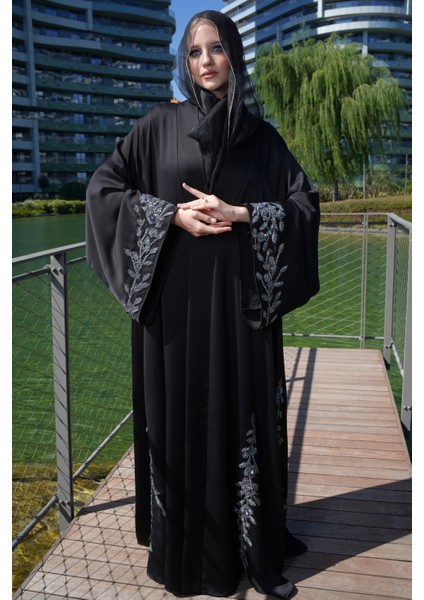 Siyah Lüx Abaya Kristallerle El Yapımı Abaya