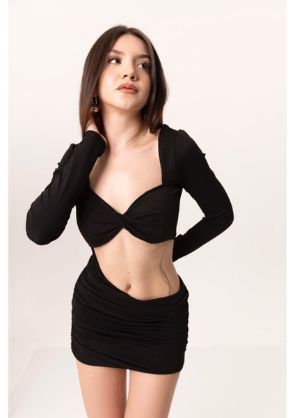 Siyah Göğüs ve Sırt Dekolteli Mini Elbise modelleri