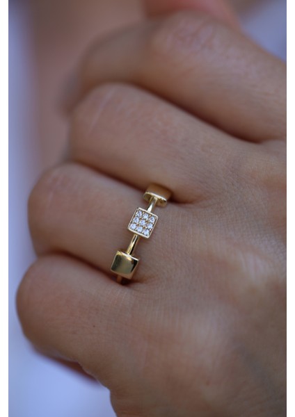 14 Ayar Altın Kare Figürlü Taş Detaylı Yüzük modelleri