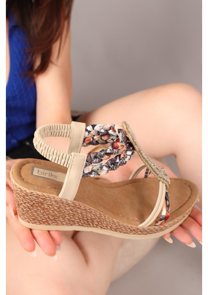 Kavon Saten Örgülü Dolgu Topuklu Ayakkabı Bej fırsatları