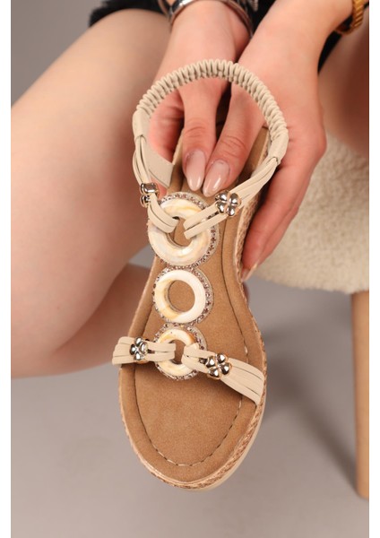 Collet Halka Aksesuarlı Dolgu Topuklu Ayakkabı Bej fırsatları