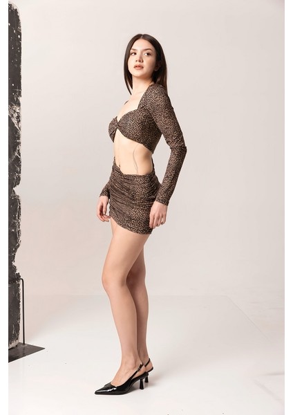 Leopar Desenli Göğüs ve Sırt Dekolteli Mini Elbise
